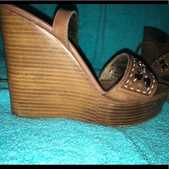 BCBG MAXAZRIA Brown Wedges - Picture 2 of 8